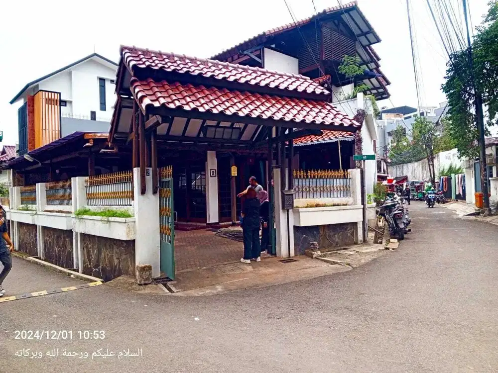 DISEWAKAN RMH STRATEGIS JALAN 2  MOBIL DIKAWASAN KEBAYORAN BARU JAKSEL