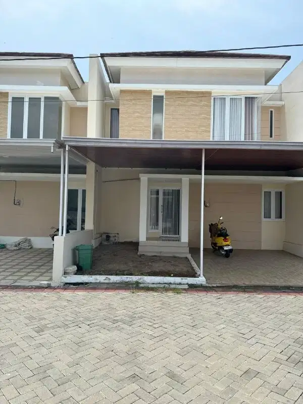Rumah Nyaman Dalam Perumahan Utara Hyatt, Jl Palagan Km 7,5 Sleman
