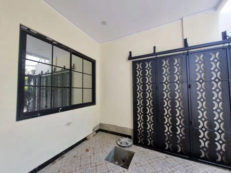 RUMAH BARU TANJUNG DUREN 3,5 LANTAI  DEPAN TAMAN DAN BEBAS BANJIR