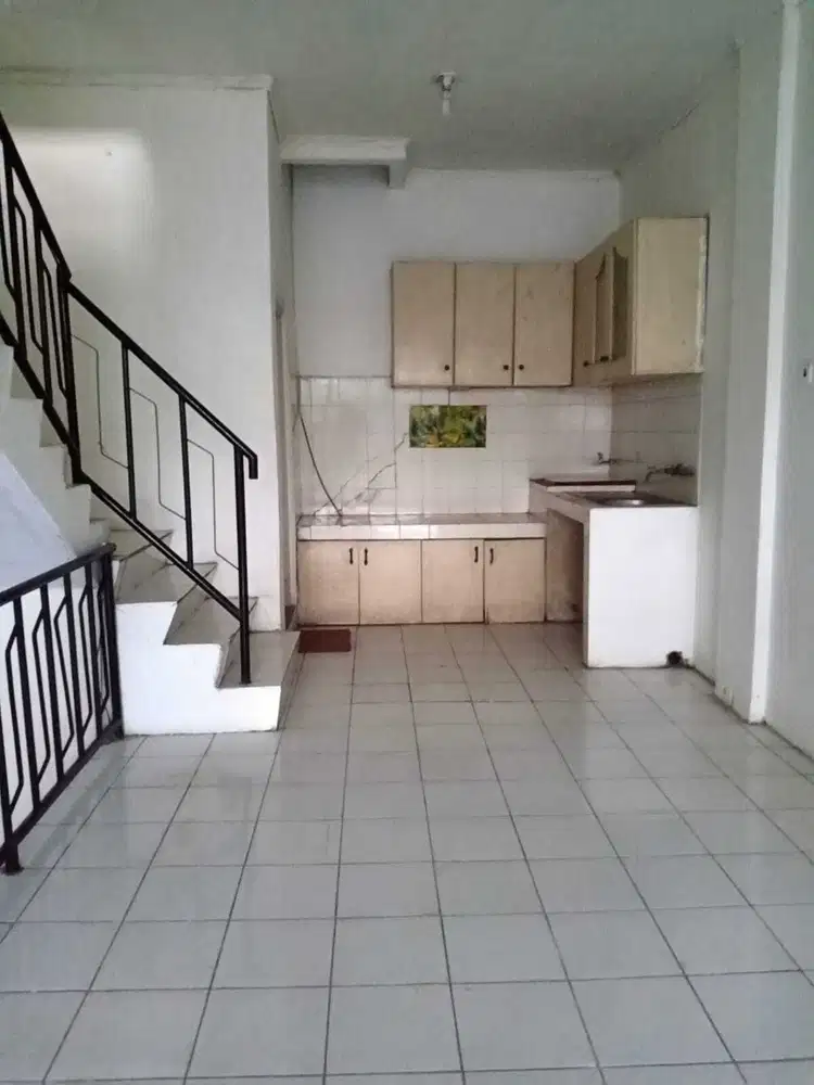 Jual/Sewa Ruko 3 Lt Dekat Tanjung Duren , Lingkungan Padat Penduduk