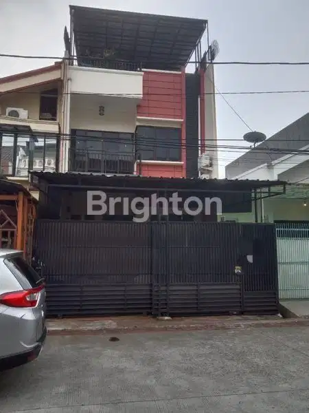 RUMAH 3 LANTAI GREEN GARDEN JAKARTA BARAT