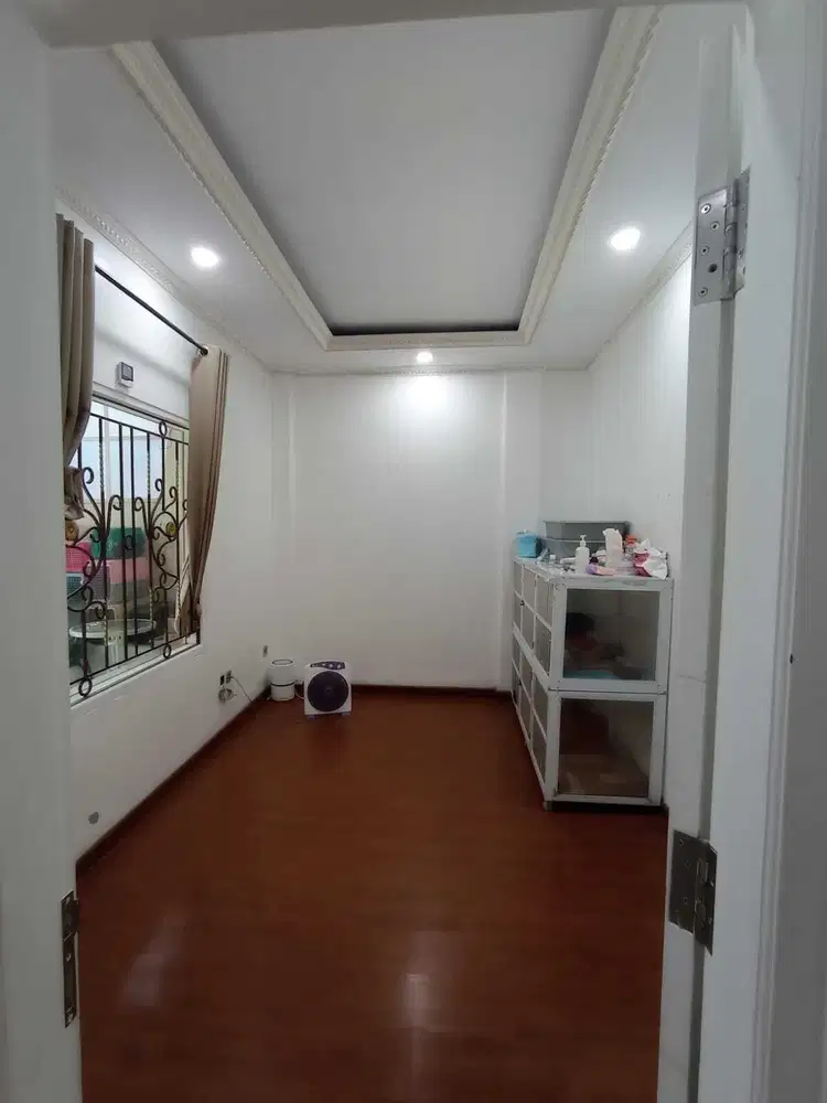 Rumah Rapi Siap Huni di Taman Semanan Indah Dijual