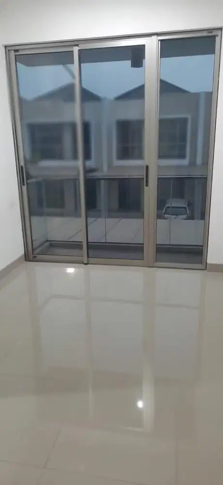 sewa rumah 2 lantai PIK 2 uk 6x10m kosongan