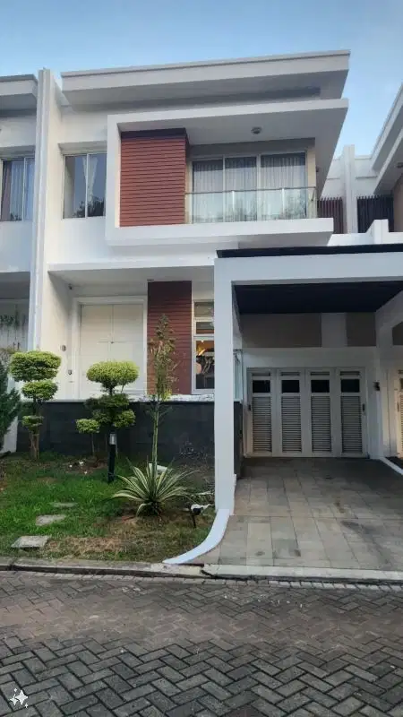 Rumah Golf Residence Kemayoran 2 1/2 Lantai 144m2 Bagus Murah BU