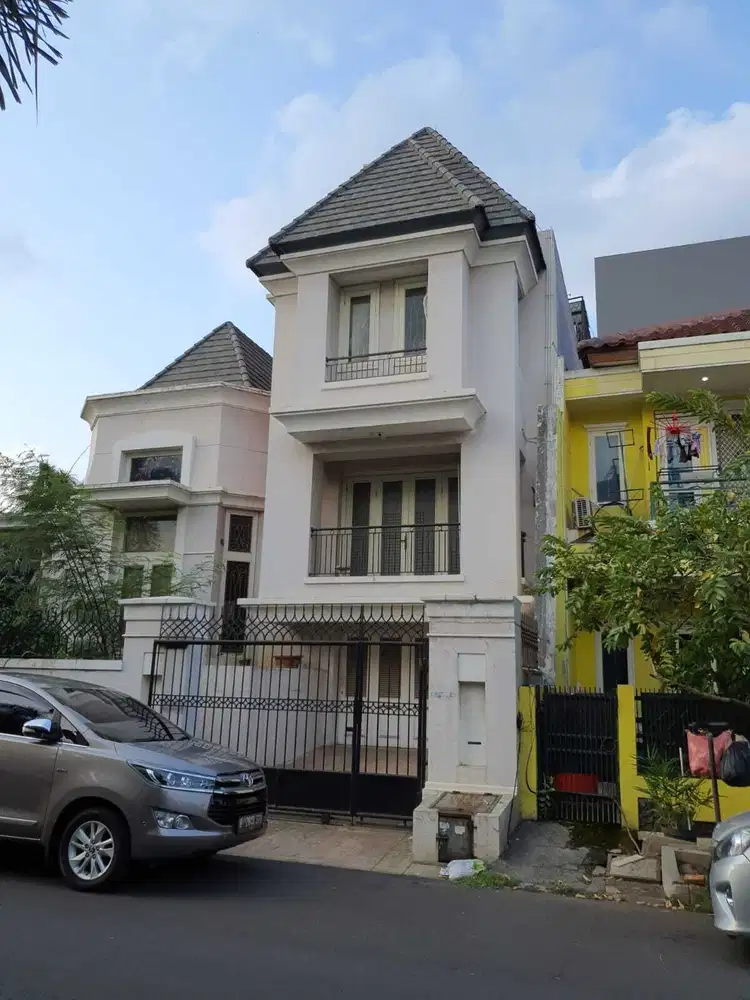 Rumah Pulau Matahari di Permata Buana