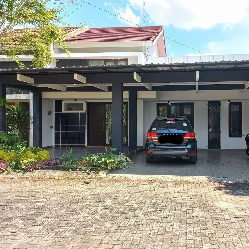 Rumah nyaman dan adem di cluster one gate dekat Lor in Hotel