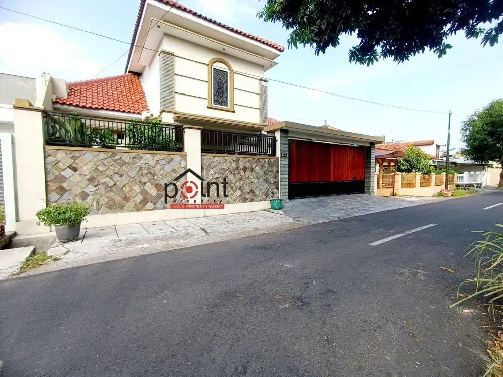 Rumah Second Furnish Tengah Kota Banyuanyar Solo