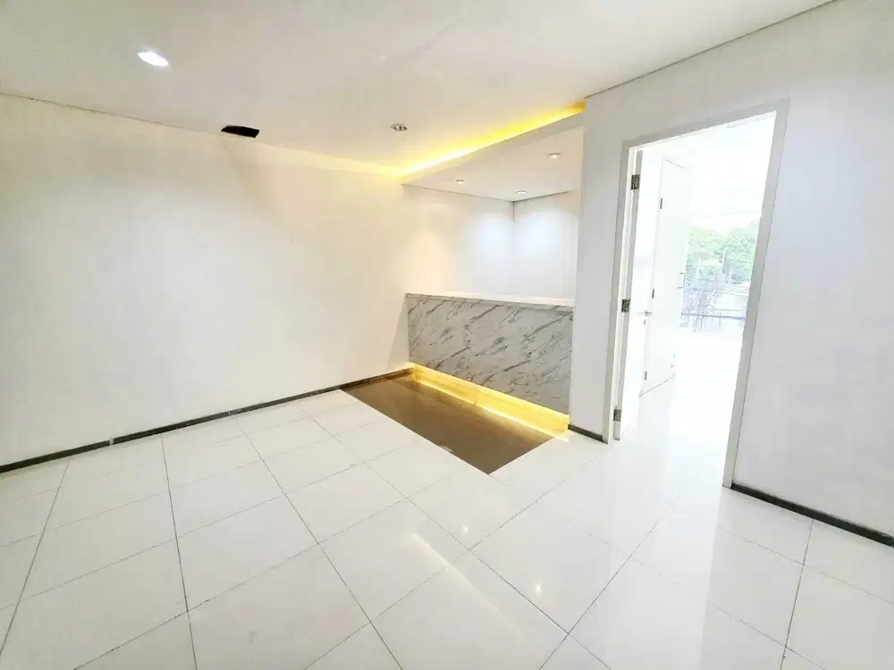 RUKO 4 LANTAI RADIO DALAM SUDAH RENOVASI HADAP JALAN SIAP HUNI