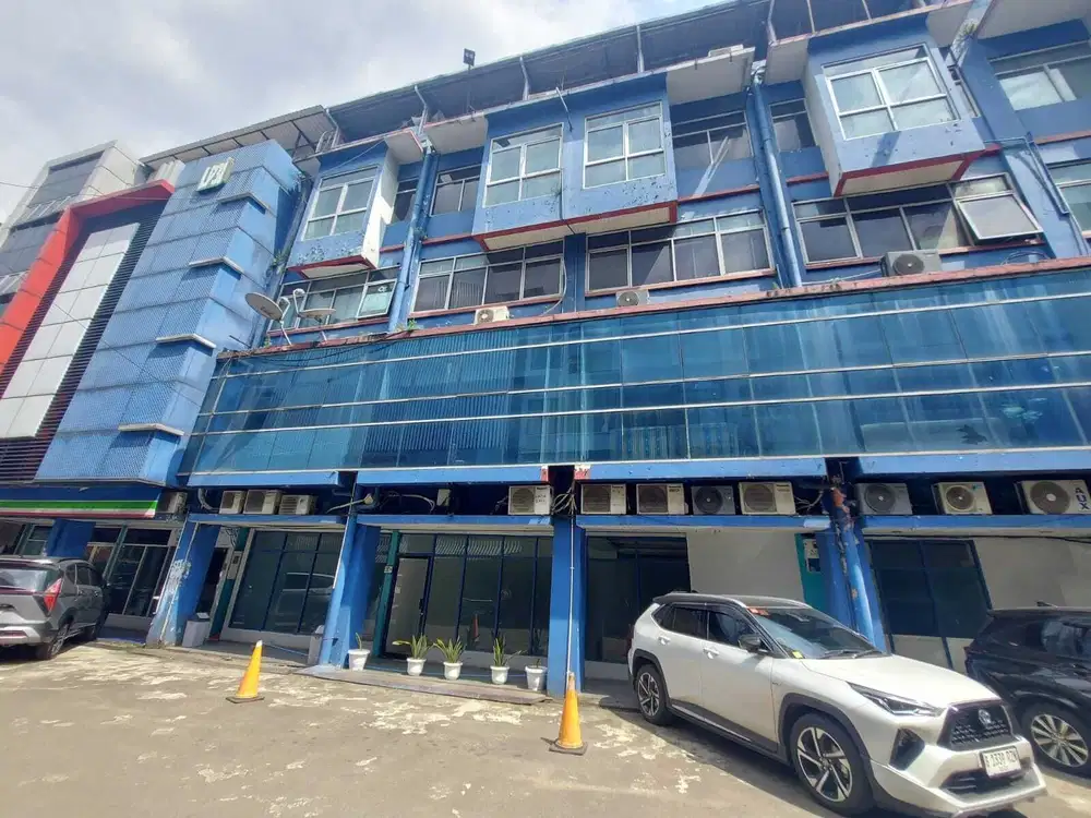 Ruko Gandeng 6 Unit 4Lt di Centra Kramat Raya Senen, Hanya 10 Menit ke Tol Pulomas