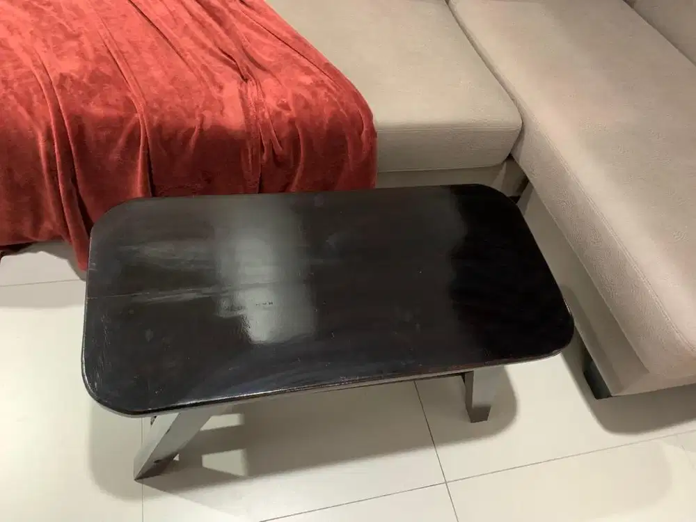 Meja ruang tamu kayu mahoni solid