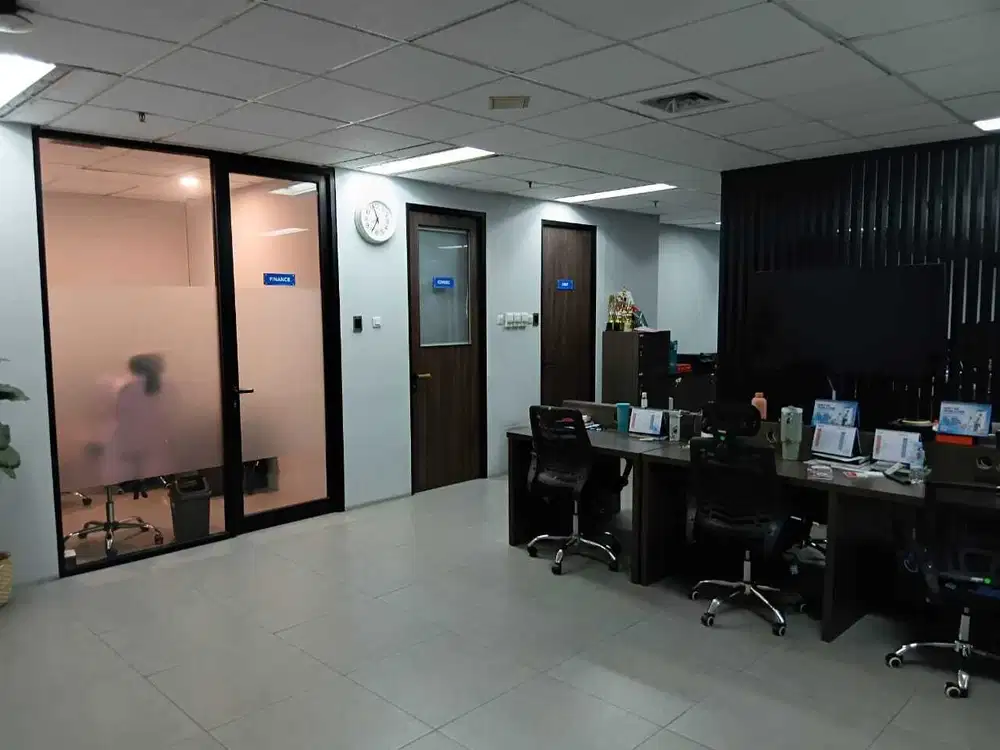 SEWA KANTOR DI JAKARTA SELATAN TB SIMATUPANG 229M2 FITTED 130K NEGO