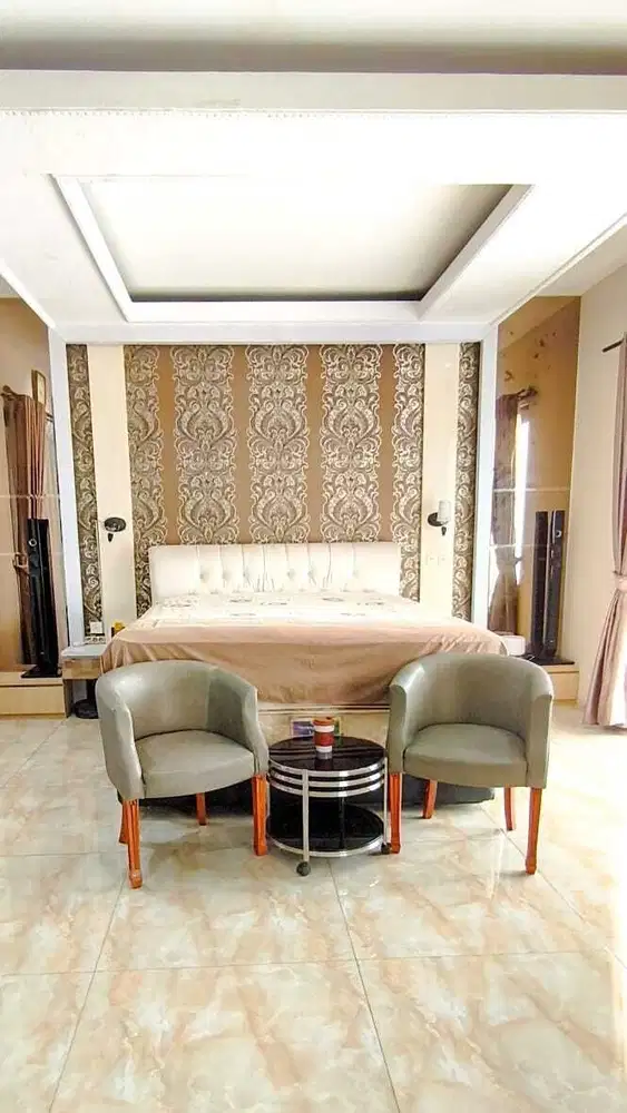 Dijual Rumah Mewah dengan Kolam Ikan & Gazebo – Asia Tropis