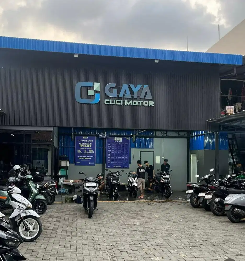 Di cari tenaga cuci motor, operator poles, detailing dan coating motor