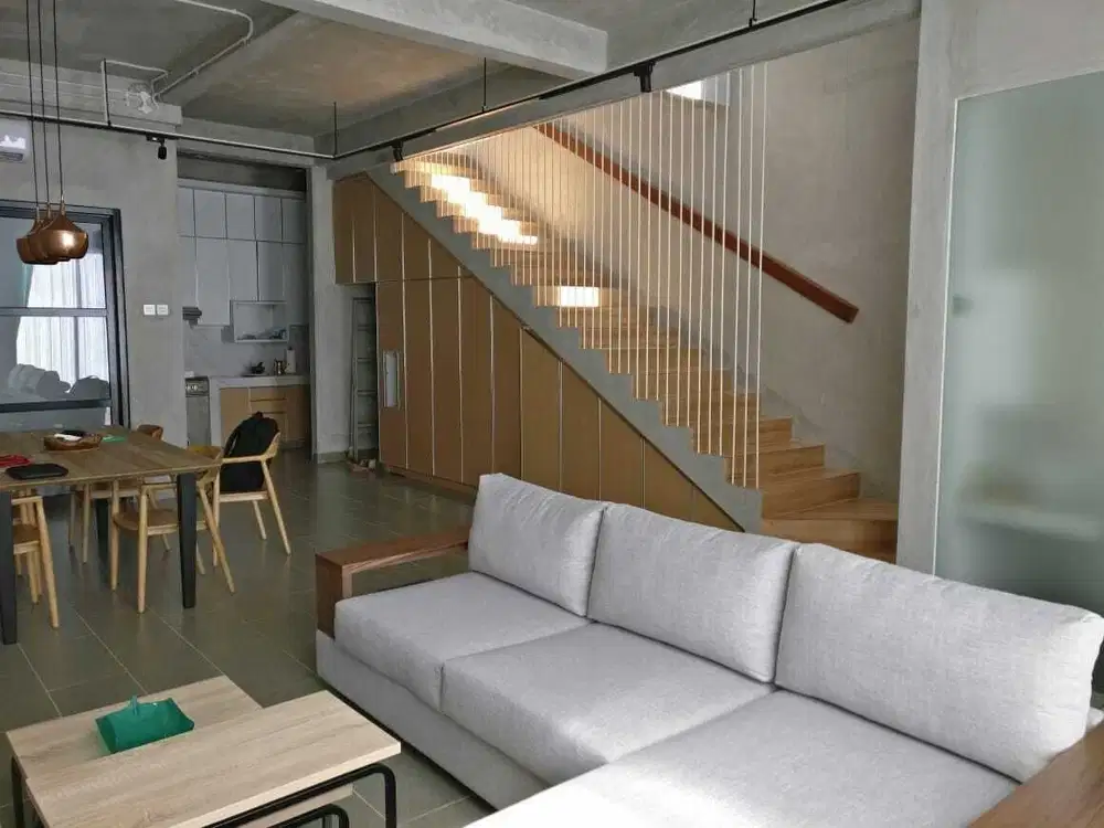 Rumah Gading elok timur, 2 lantai, renov, siap huni, lok strategis