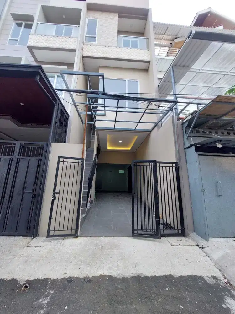 Rumah Baru Taman Ratu 4 Lantai Model Town House