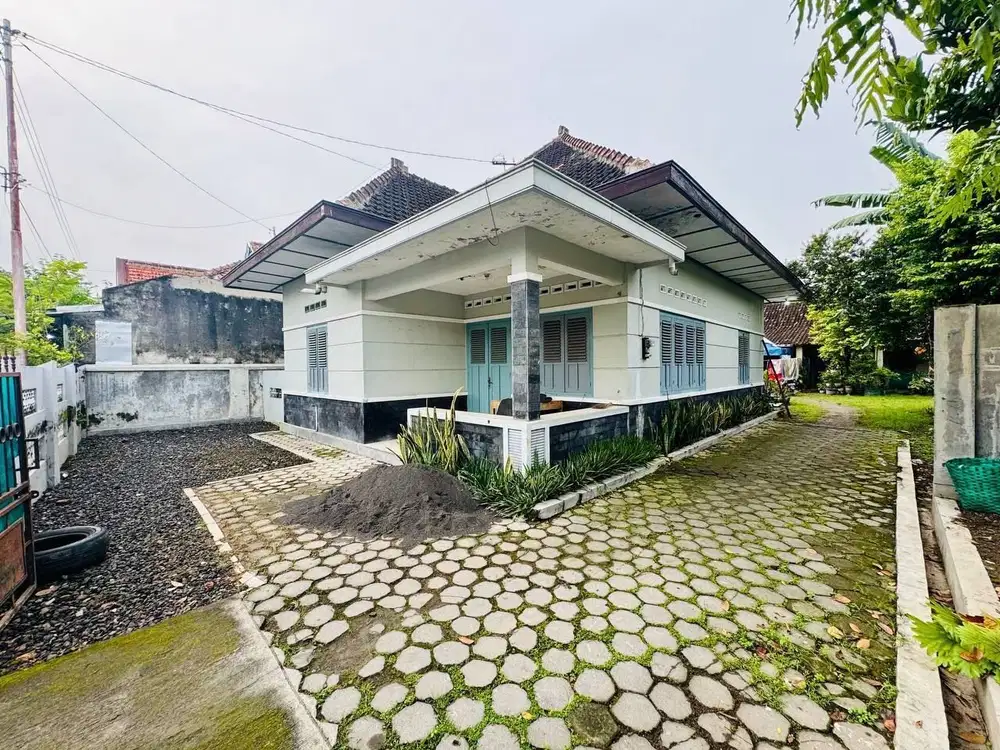 Rumah Jadul Renovated Strategis Tengah Kota Solo