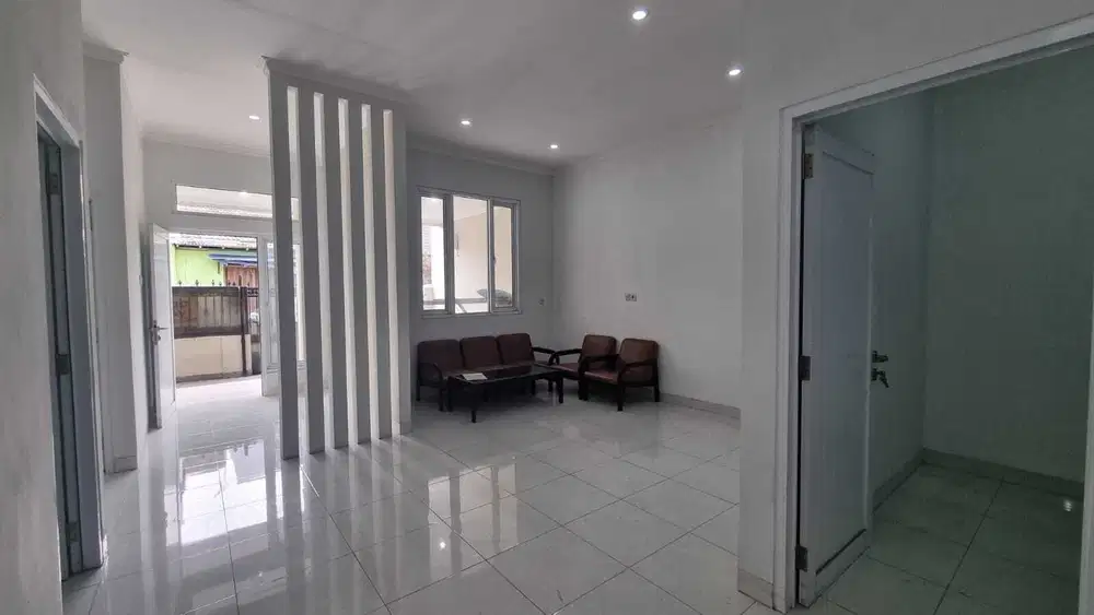 Disewakan rumah bebas banjir cipondoh tangerang dekat ke stasiun dan f