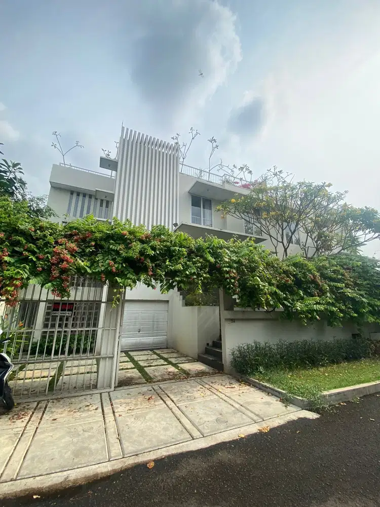 Disewakan Rumah Tinggal / Kantor Tipe 4 Kamar di Kuningan Jakarta