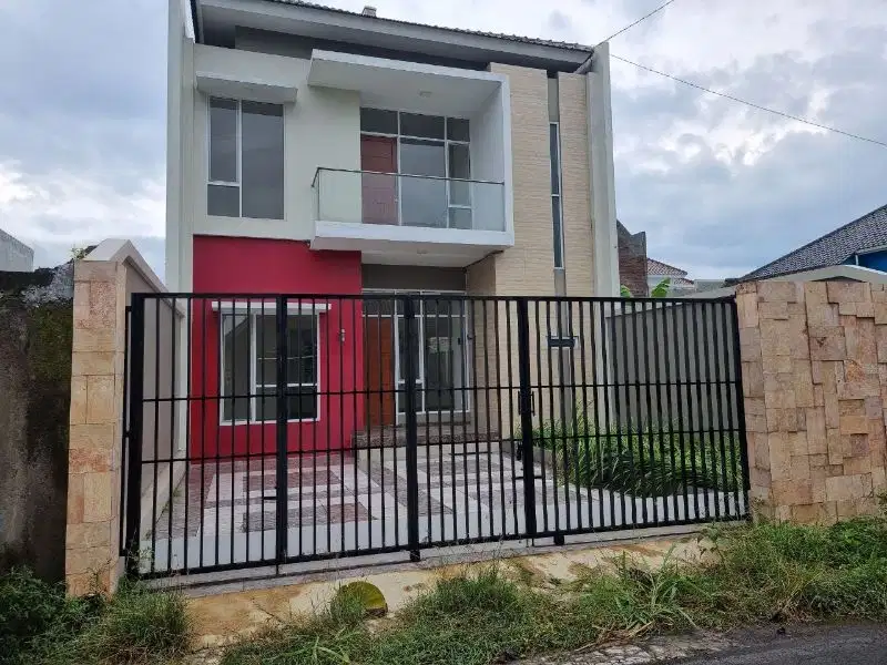 Rumah Bagus 2 Lt Nyaman Luas 194m² Gawanan Colomadu