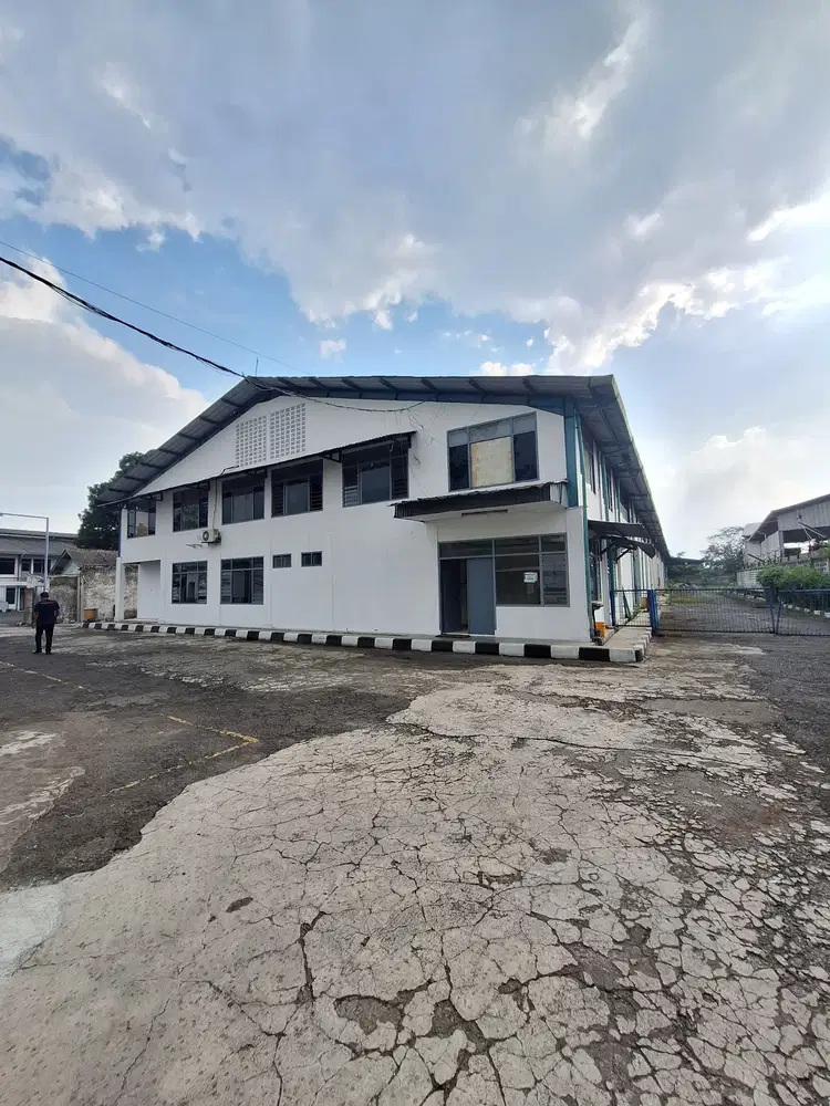 Disewakan Gudang Akses Container 40 feet Di Cisirung Moh.Toha