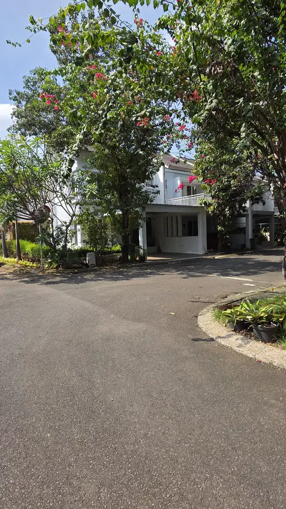 Rumah Hoek 2 lantai perumahan Green Permata Jaksel bebas banjir