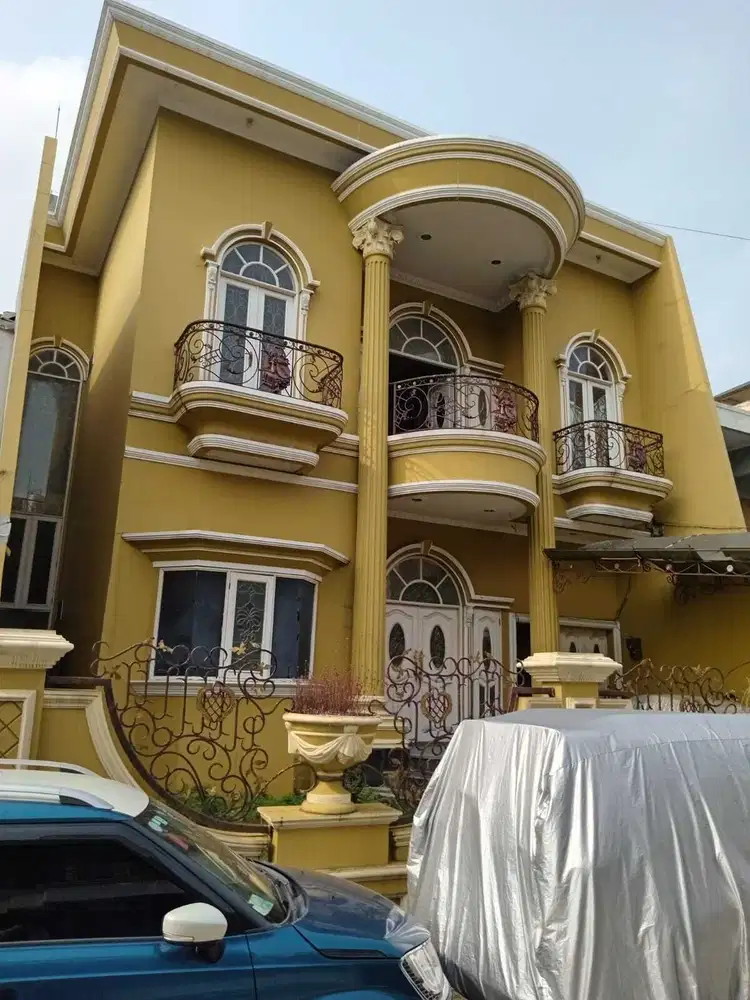 Rumah bagus siap huni lingkungan nyaman di Taman Ratu Jakarta Barat