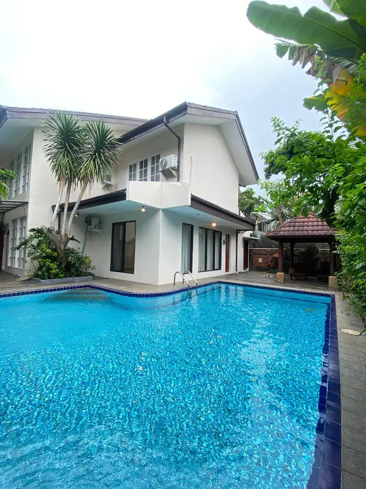 For Rent Nice Tropical House with Patio & Back Terrace in Quiet Area