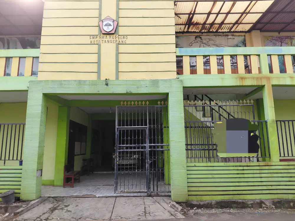 Ruang usaha ex sekolahan di karang tengah dekat exit tol