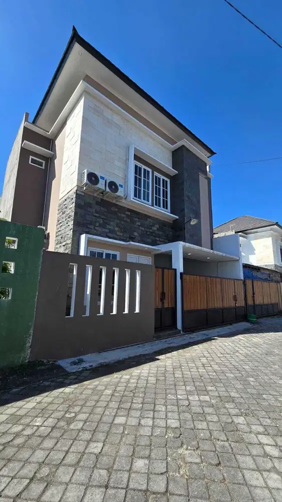 Rumah Bagus Minimalis Modern di Colomadu Solo