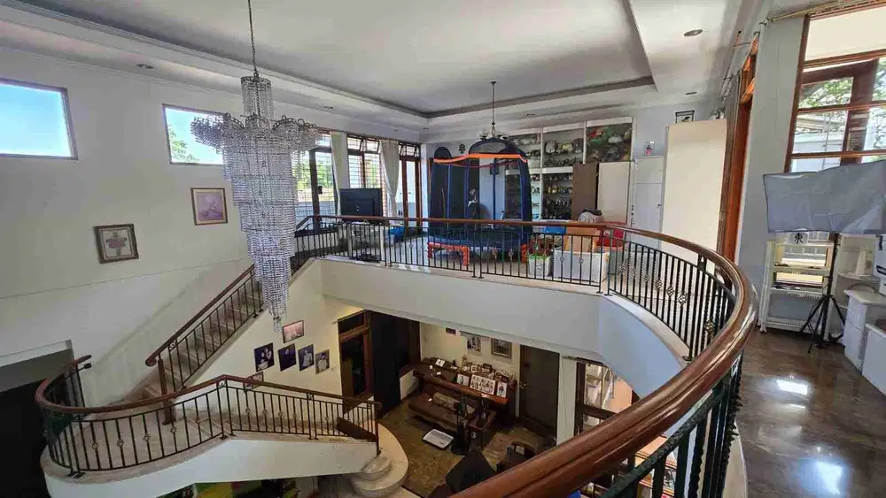 Rumah 2 lantai include basement di Sayap Dago, cocok Rumah tinggal & komersil, SHM