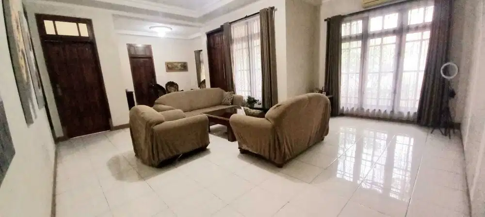 Dijual Rumah Luas dan Strategis Dekat Pemda Karawang