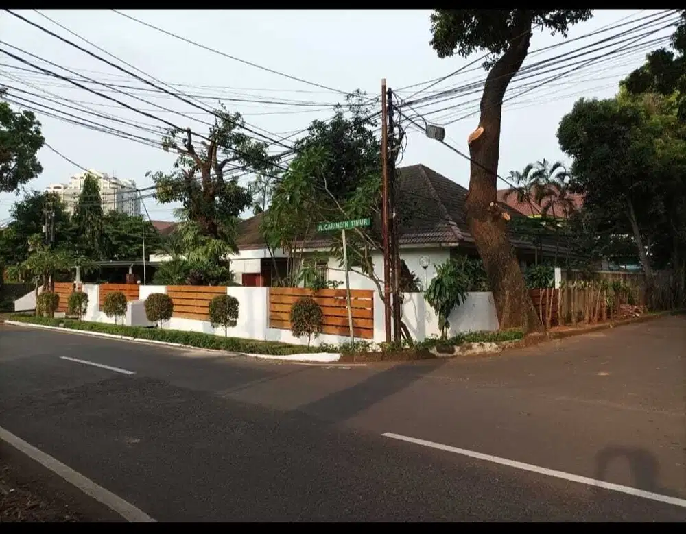 Dijual Rumah luas strategis cocok untuk pensiunan atau usaha di Jaksel