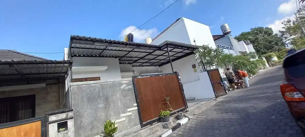 Dijual Rumah semi Villa,Strategis,di jalan Palm Nusa dua,Bali