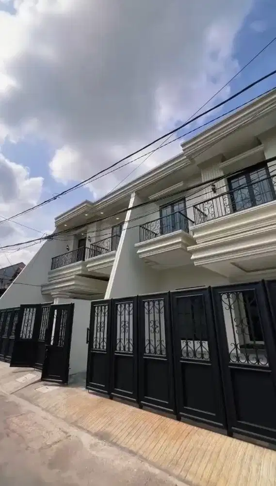 Rumah Brand New Lux strategis di Pondok Bambu Jaktim