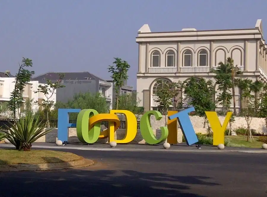 Disewakan Ruko Food City Green Lake City Gandeng 2unit sudah di plong Belakang View Danau