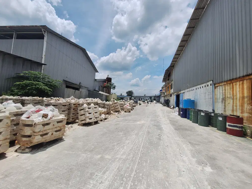 DIJUAL GUDANG EX PABRIK DI CIBUGIS KLAPA NUNGGAL BOGOR HALAMAN LUAS