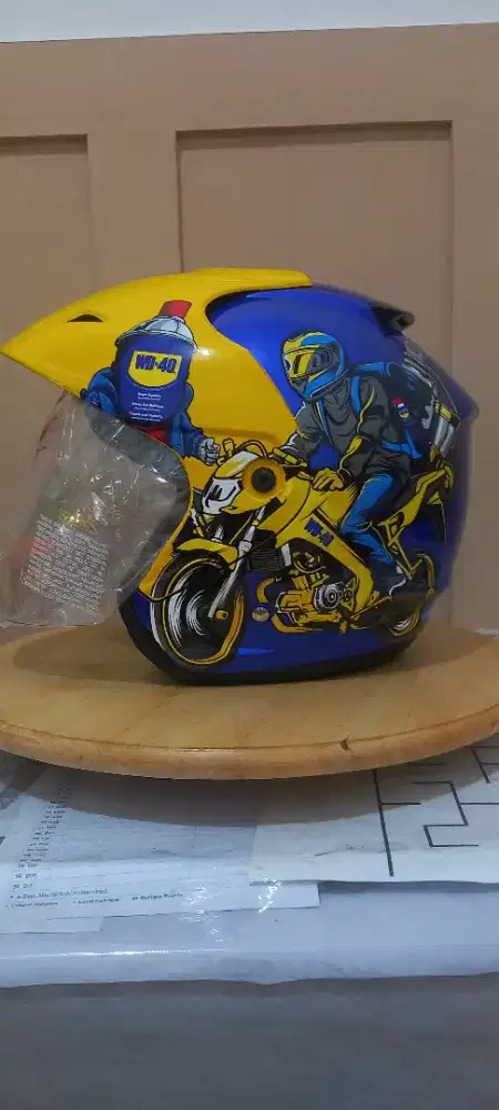 Helm WD 40 sponsor