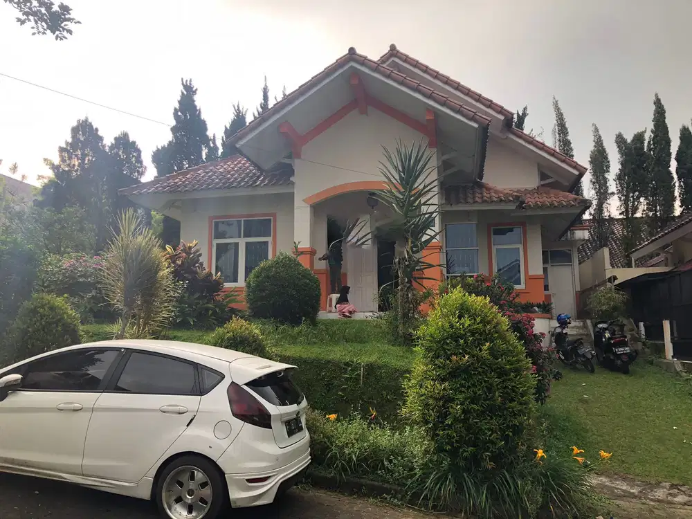 Villa Nyaman Siap Huni Lokasi Strategis di Lotus Puncak