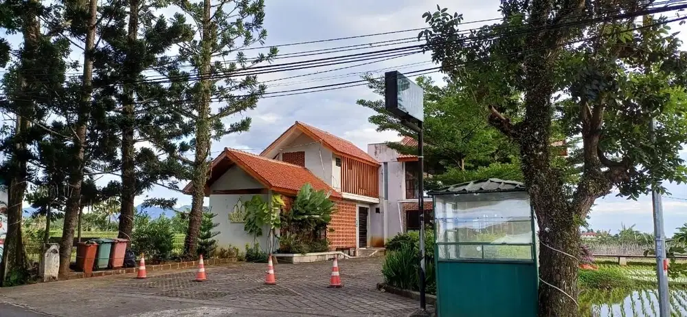 Ruang Usaha Full Furnish dengan Pemandangan Asri di Cianjur