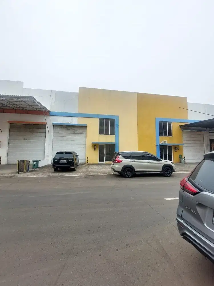 Disewa Gudang di Green Sedayu Bizzpark – Parkir Luas & Akses Kontainer