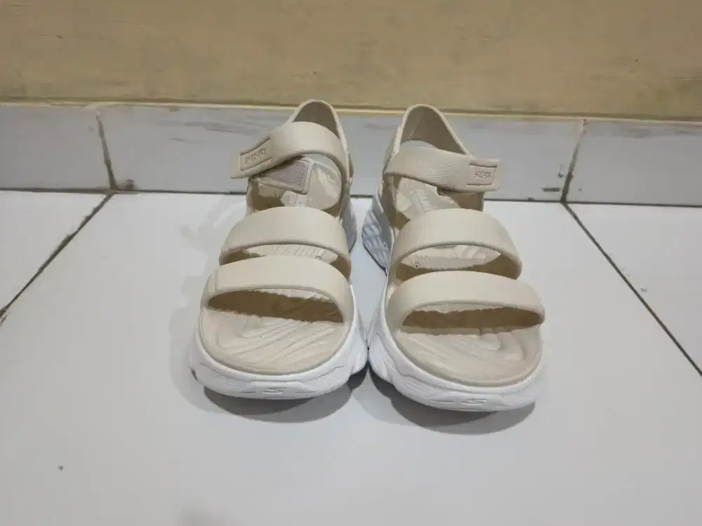 Sendal skechers foamis