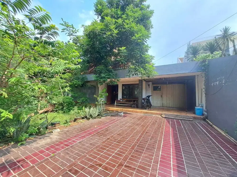 Rumah luas lokasi strategis jakarta timur bangunan lama