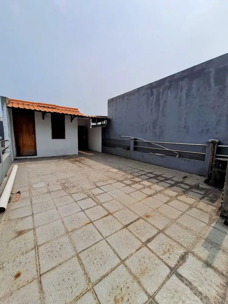 DIJUAL Rumah 2 Lantai Non-Furnished dan Luas di Pangeran Jayakarta Dal