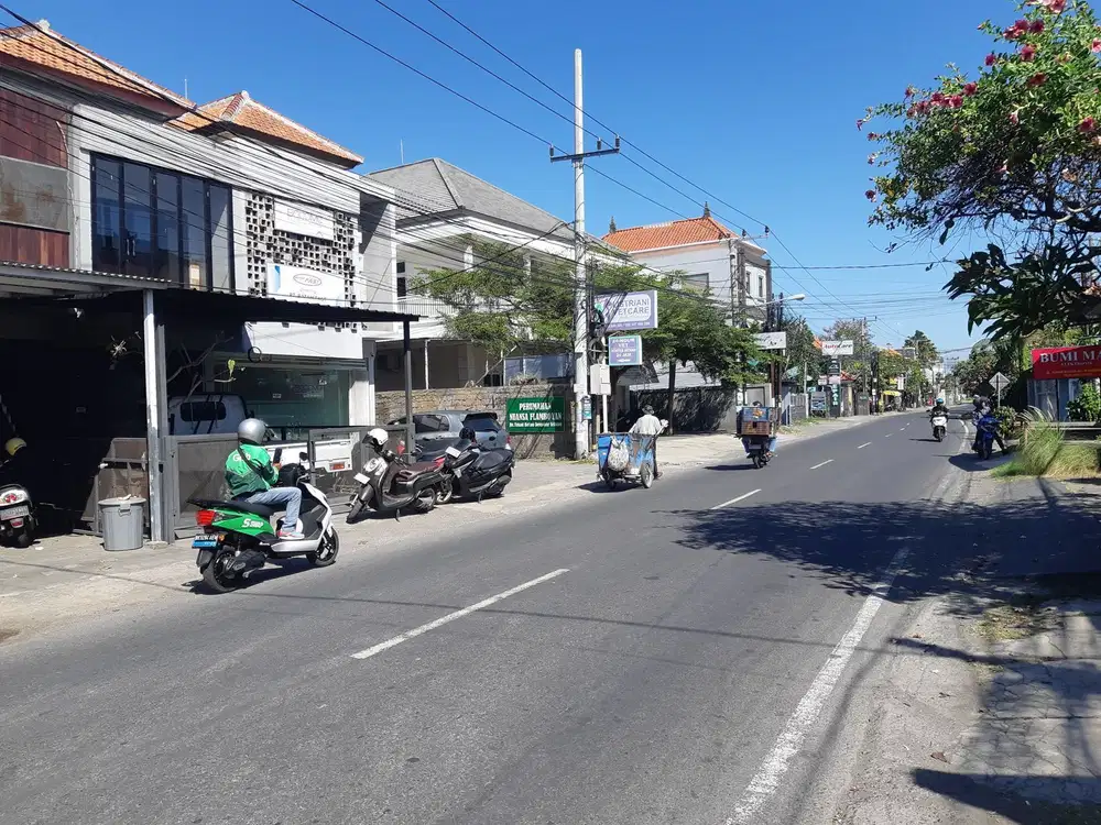 Tanah dan Bangunan Ruko 2 Lantai Terletak di Jl Tukad Balian