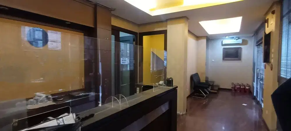 Disewakan Ruko Gandeng Sudirman Park 3 Lantai