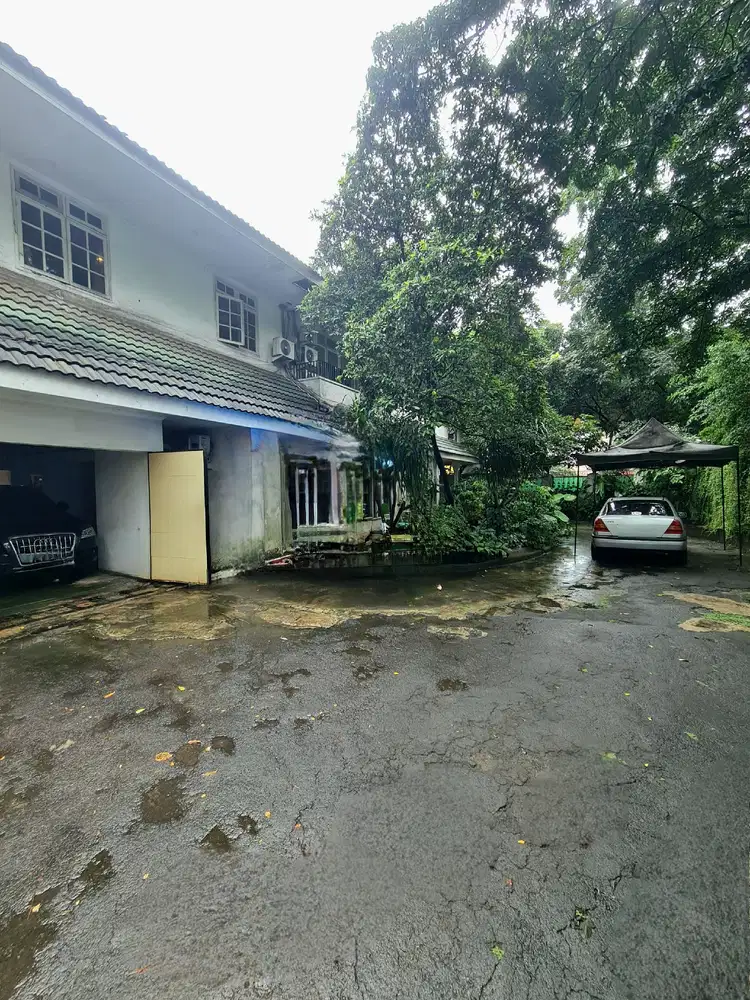 Rumah Kebayoran Baru Cocok Usaha Resto dan Klinik