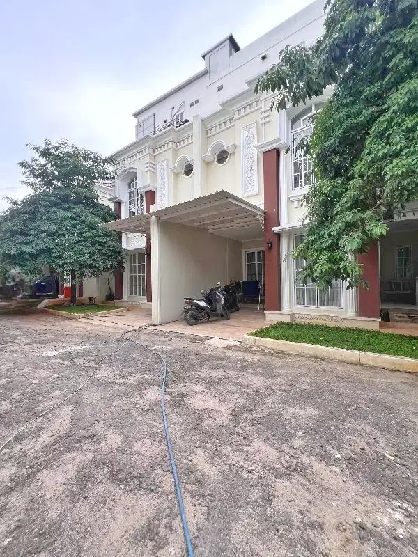 RUMAH BARU DALAM TOWNHOUSE ALSEA 2MOBIL DI CONDET JAKARTA TIMUR