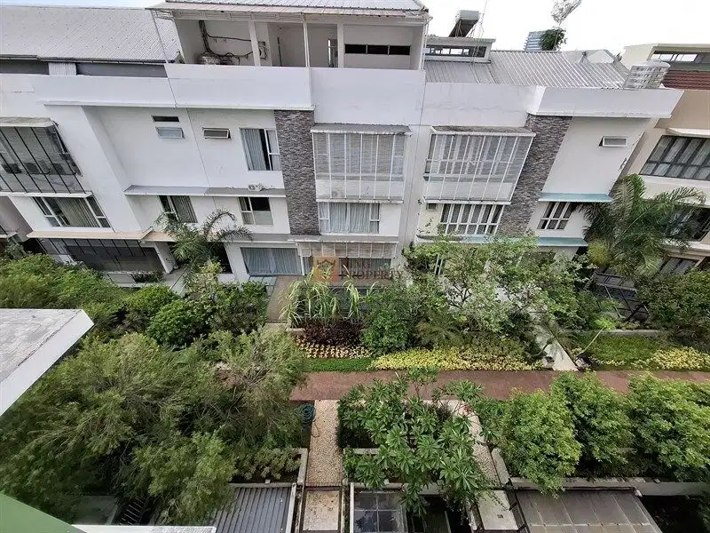 Ada Private Lift Dijual Townhouse 5 Lt di Springhill Golf Residence