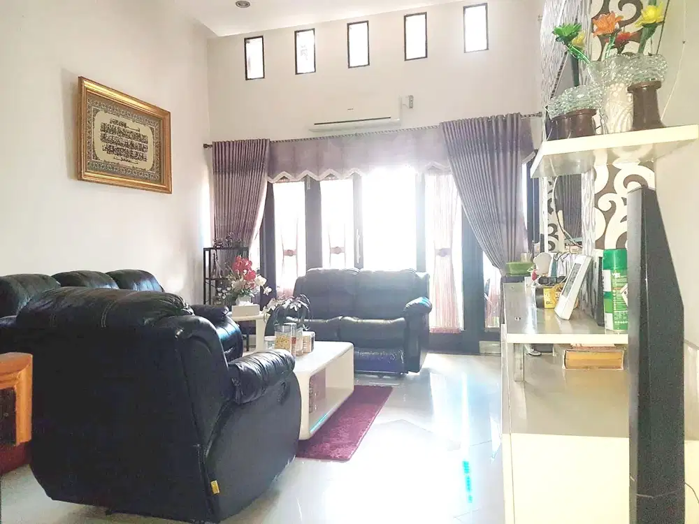 Dijual Rumah Luas dan Siap Huni di Resinda Karawang Strategis