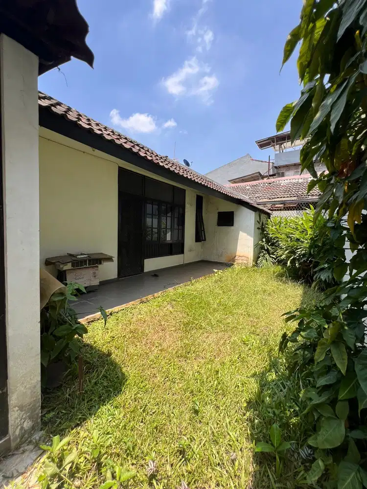 Dijual rumah second murah hitung tanah 216 mLB 160 di kemang pratama